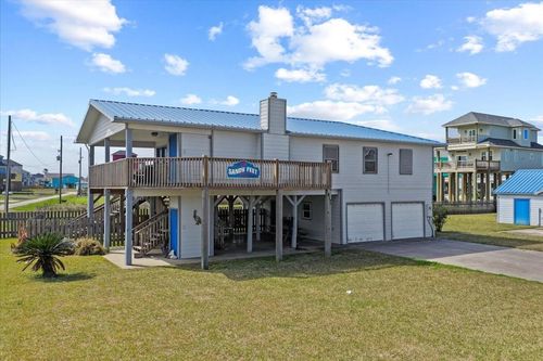 817 Westview, Crystal Beach, TX, 77650 | Card Image