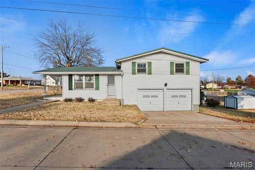 1066 Hume St, Perryville, MO, 63775-1136 | Card Image