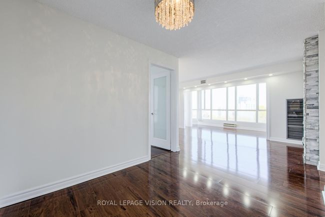 404 - 145 Hillcrest Ave, Condo with 3 bedrooms, 2 bathrooms and null parking in Mississauga ON | Image 7