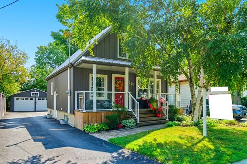 {{alt}} | Card Image