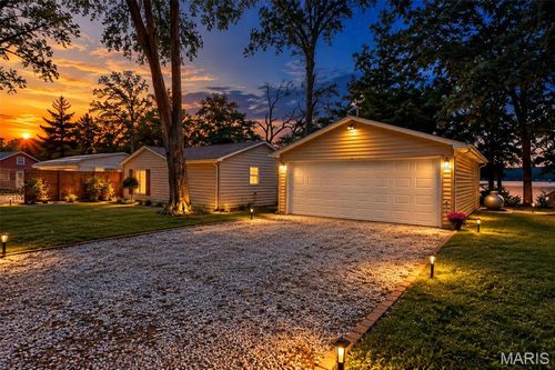 1734 Moonglow Rd, Centralia, IL, 62801-6766 | Card Image