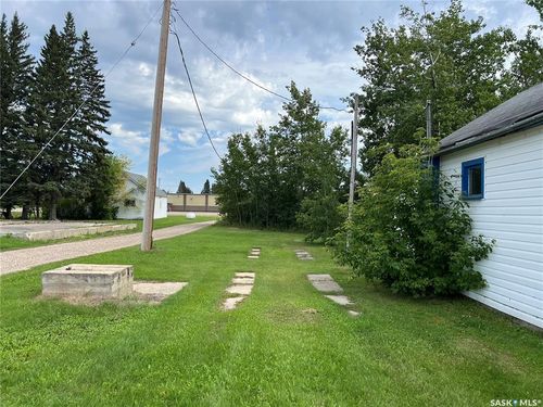 105 1st Ave S, Dorintosh, SK, S0M0E6 | Card Image