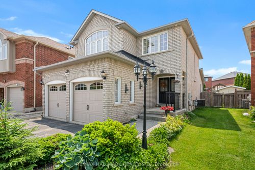 45 Terrastone Crt, Bolton, ON, L7E2G7 | Card Image