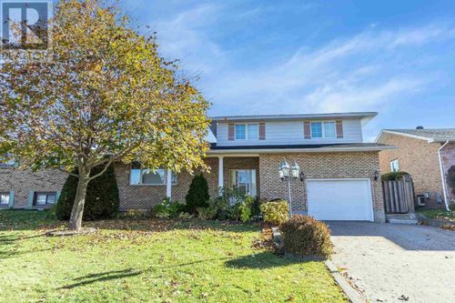 30 Highcrest St, Sault Ste. Marie, ON, P6B5V2 | Card Image