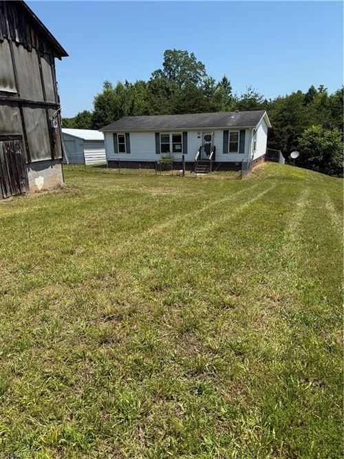 1010 Kayla Ridge Rd, Walnut Cove, NC, 27052-7703 | Card Image