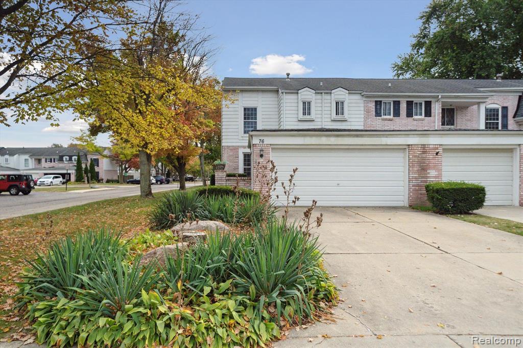 Stratford Ln, Rochester Hills, MI 48309