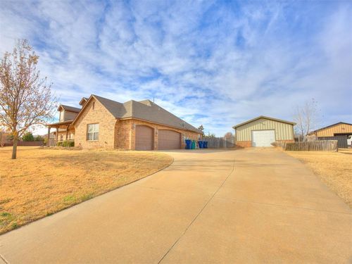 10025 Velletri Ave, Yukon, OK, 73099-8585 | Card Image