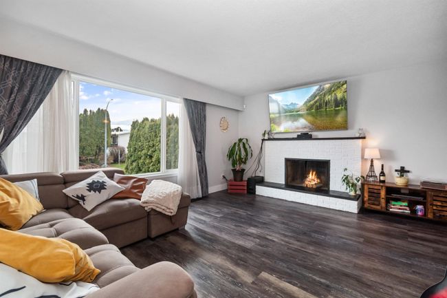 8707 Cornwall Crescent, House other with 4 bedrooms, 2 bathrooms and 5 parking in Chilliwack BC | Image 5