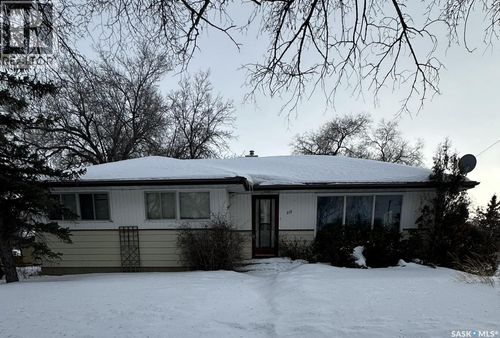 219 6th Ave W, Kindersley, SK, S0L1S2 | Card Image
