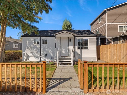 9223 38th Ave S, Seattle, WA, 98118-4820 | Card Image
