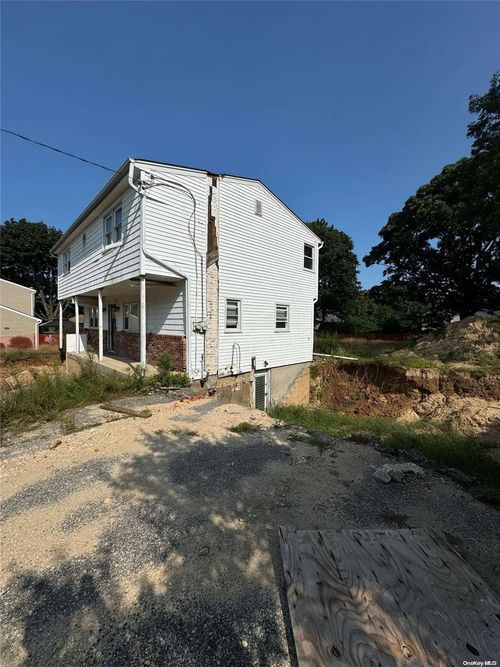 25 Grossman St, Melville, NY, 11747-2905 | Card Image