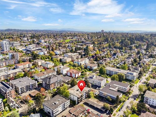 204-1035 Mcclure St, Victoria, BC, V8V3G1 | Card Image