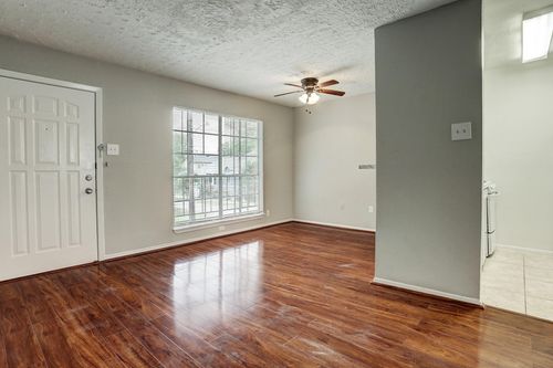 21-513 Ridge St, Houston, TX, 77009-7561 | Card Image