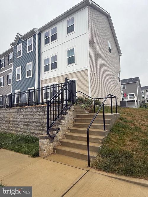 1320 Red Clover Ln, Ranson, WV, 25438-2002 | Card Image