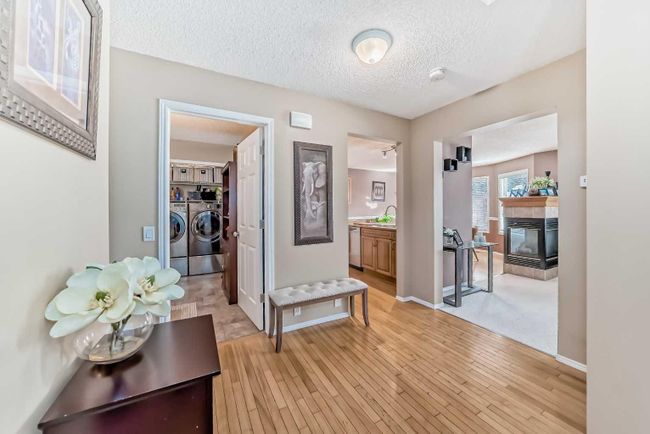 281 Mt Brewster Circle Se, Home with 4 bedrooms, 2 bathrooms and 4 parking in Calgary AB | Image 5