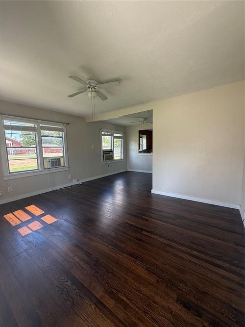 303 Sw 5th St, Lindsay, OK, 73052-6005 | Card Image