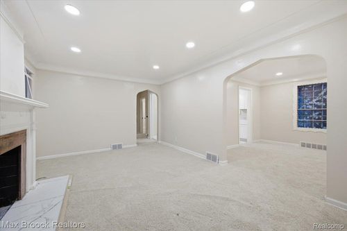 9722 Wayburn St, Detroit, MI, 48224-2817 | Card Image