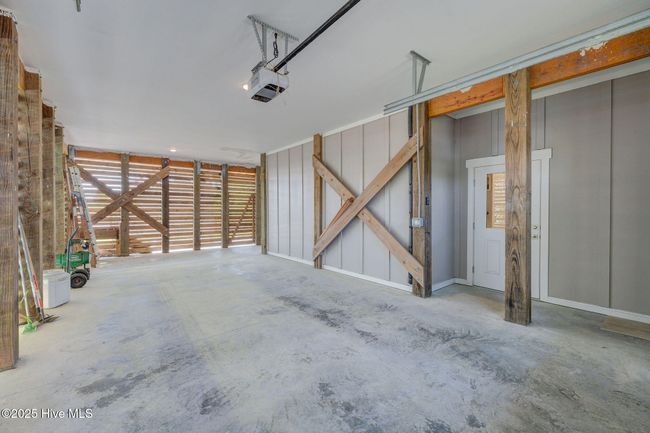 Garage | Image 70
