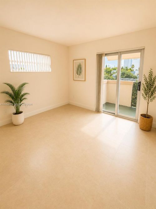 w405-680 Miller Dr, Miami Springs, FL, 33166-6186 | Card Image
