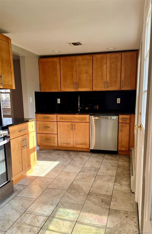 190 W Pulaski Rd, Huntington Station, NY, 11746-1523 | Card Image