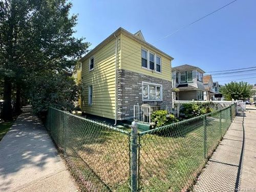 11416 95th Ave, South Richmond Hill, NY, 11419-1132 | Card Image