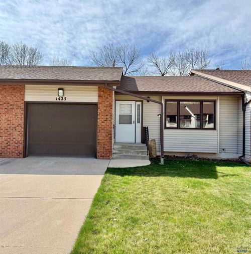 1425 Lookout Valley Ct, Spearfish, SD, 57783-1551 | Card Image