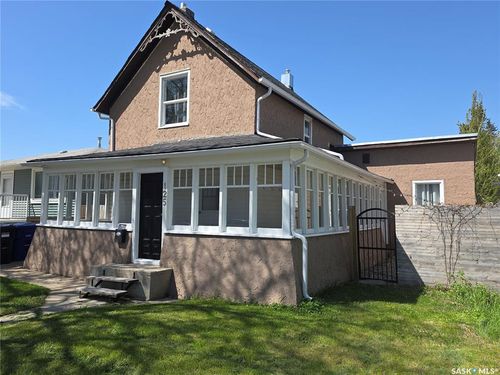 125 Av D S, Saskatoon, SK, S7M1P6 | Card Image