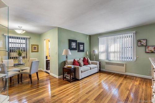 6-29-15-28 160th St, Whitestone, NY, 11357-3241 | Card Image