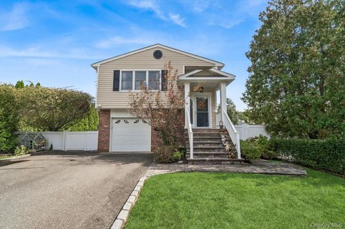 5 Platt Ave, Smithtown, NY, 11787-3418 | Card Image