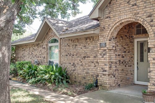 1801 W Wall St, Grapevine, TX, 76051-3503 | Card Image