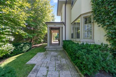 227 Lytton Blvd, House other with 5 bedrooms, 4 bathrooms and 8 parking in Toronto ON | Image 3