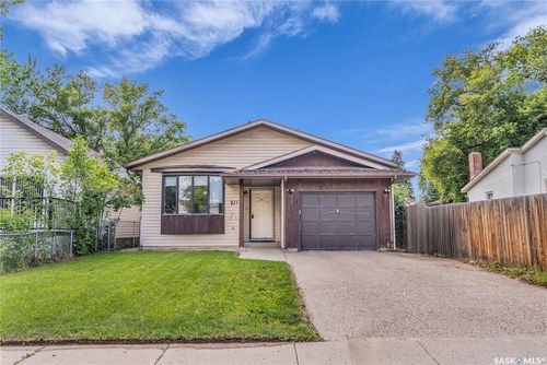 211 Av L N, Saskatoon, SK, S7L2P3 | Card Image