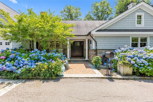 138 Duck Pond Rd, Glen Cove, NY, 11542-3317 | Card Image