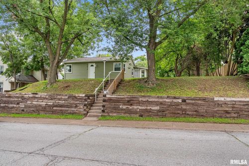 1614 W 15th St, Davenport, IA, 52804-4012 | Card Image
