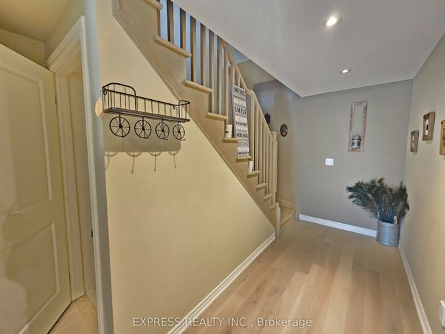 279 Moody Dr, House attached with 3 bedrooms, 3 bathrooms and 2 parking in Kleinburg ON | Image 9