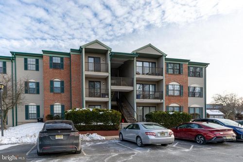 69 Fisher Dr, FRANKLIN PARK, NJ, 08823-1348 | Card Image