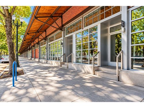d-600 Nw Naito Pkwy, Portland, OR, 97209 | Card Image
