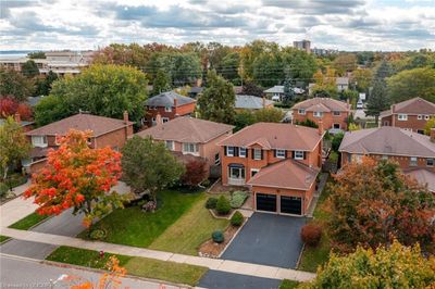 164 Warner Dr, House other with 6 bedrooms, 3 bathrooms and 4 parking in Oakville ON | Image 2