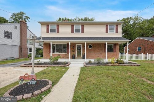 425 Hutchinson Ter, HOLMES, PA, 19043-1116 | Card Image