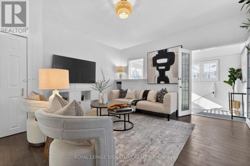 79 Pitt Ave, Scarborough, ON, M1L2R5 | Card Image