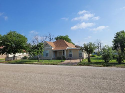 708 N 11th St, Ballinger, TX, 76821-3506 | Card Image