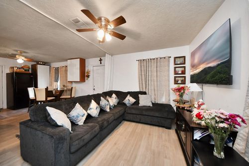 4926 Van Fleet St, Houston, TX, 77033-3423 | Card Image