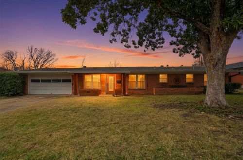 525 W Ridgewood Dr, Garland, TX, 75041-3030 | Card Image