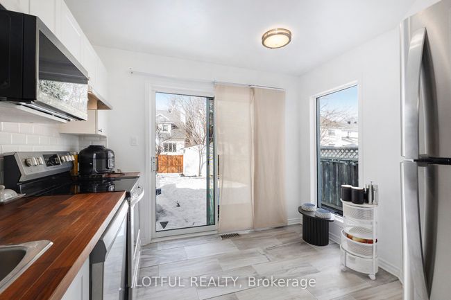 268 Stoneway Dr, House attached with 3 bedrooms, 2 bathrooms and 2 parking in Nepean ON | Image 12