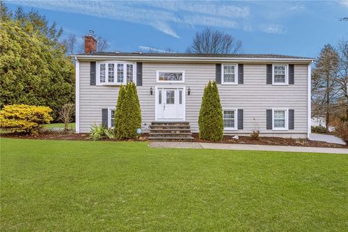 3 Betsy Dr, Bristol, RI, 02809-4554 | Card Image