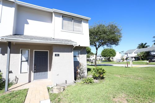 101 Shoreview Dr, Greenacres, FL, 33463-2335 | Card Image