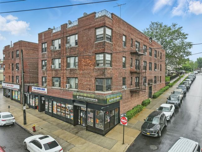 Property on the corner of Sherman and McClean. | Image 17