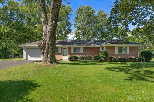 1663 Curlett Dr, Beavercreek, OH, 45432-2401 | Card Image