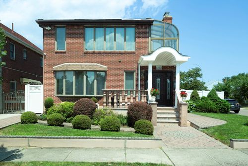 183-19 69th Ave, Fresh Meadows, NY, 11365-3527 | Card Image