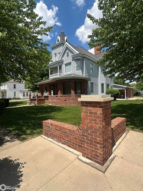 1011 Middle St, Mediapolis, IA, 52637-7793 | Card Image